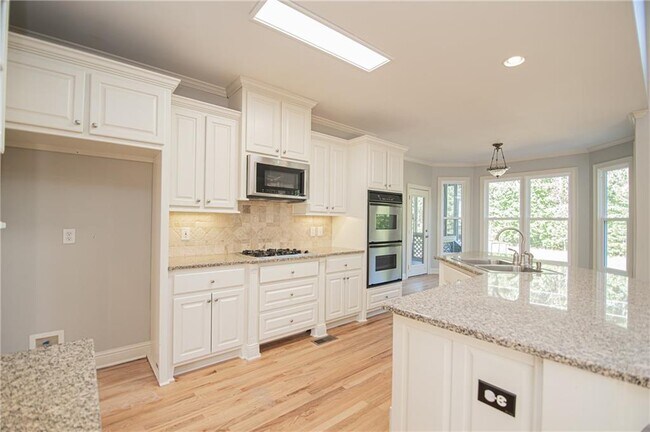 Building Photo - 4012 Erin Dr