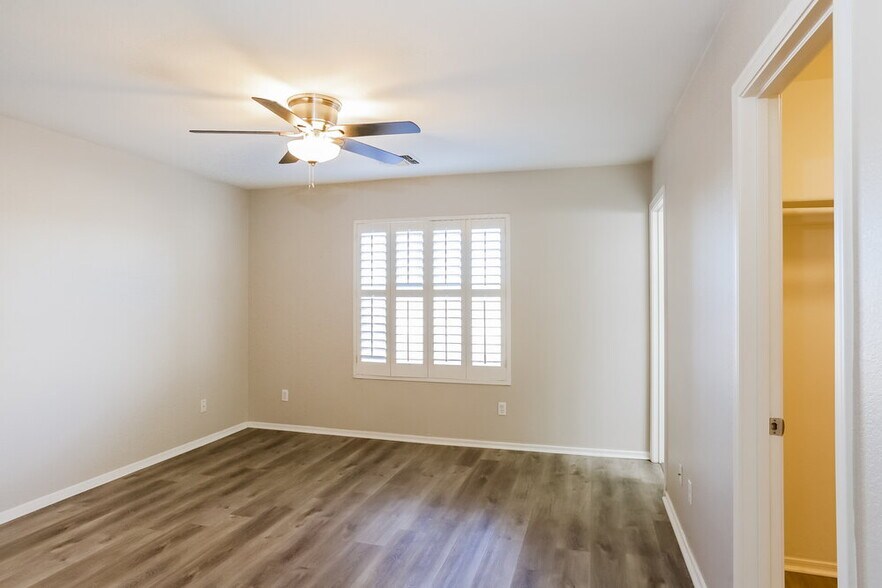 Building Photo - 8256 N 112th Ave