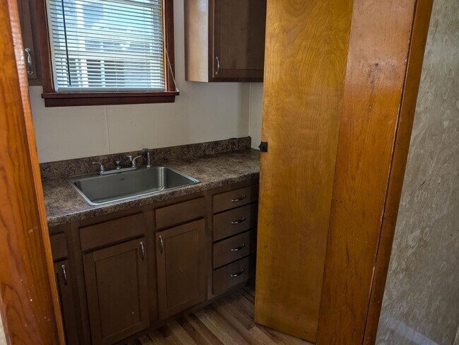 Building Photo - Fallowfield Ave Duplex
