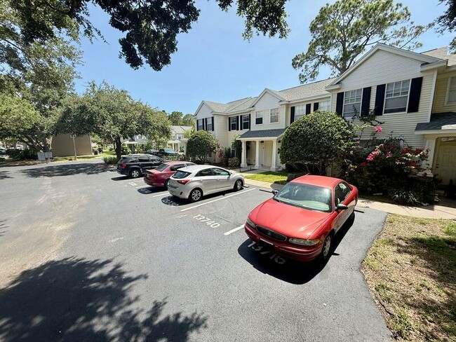 Building Photo - 13706 Forest Lake Dr