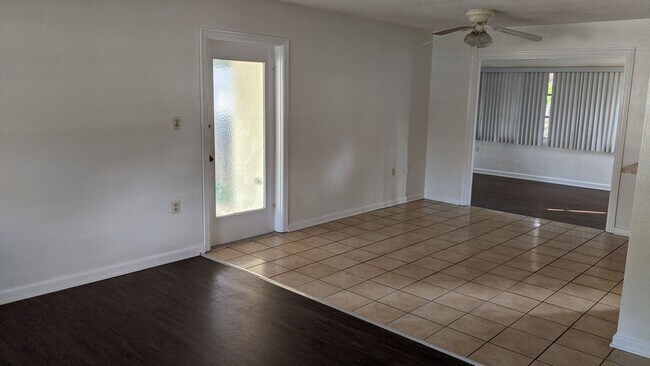 Building Photo - 3 Bedroom 2 Bath in Eustis Fl
