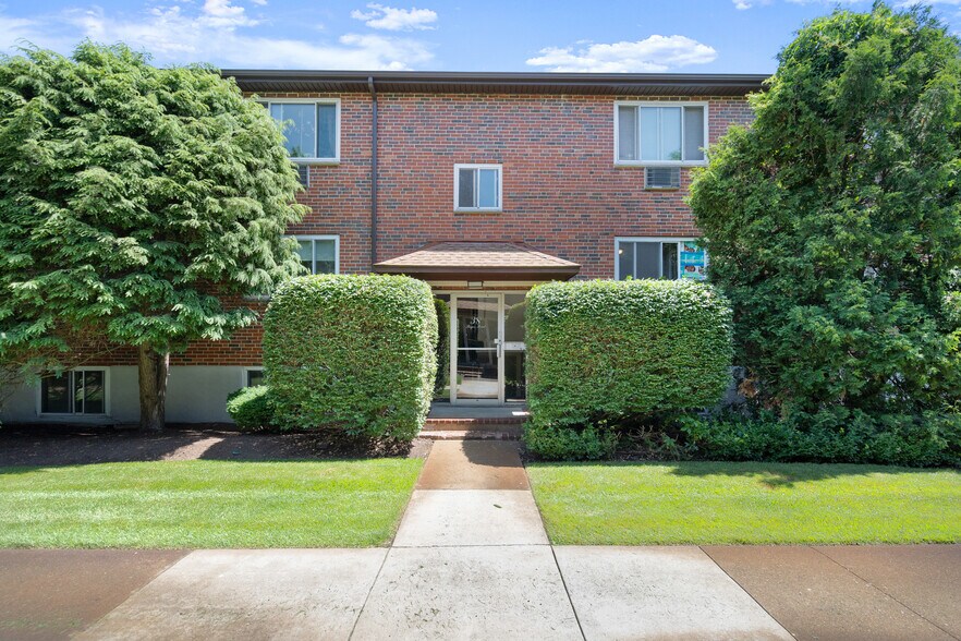 Building Photo - 38 Bryon Rd