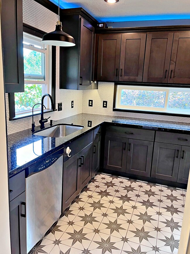 Building Photo - 7315 SE Taylor St