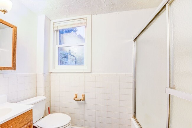 Building Photo - 2400 Mission St