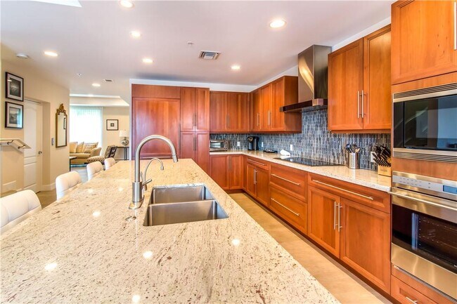 Building Photo - 340 Elm St