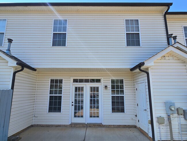 Building Photo - 6 Viburnum Ln