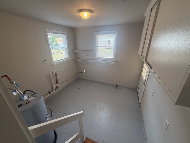Building Photo - 2-bedroom 1 bathroom Cottage on a large lot with 2 large storage building on site