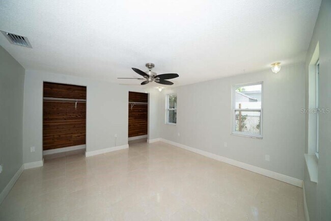 Building Photo - 8948 Lido Ln