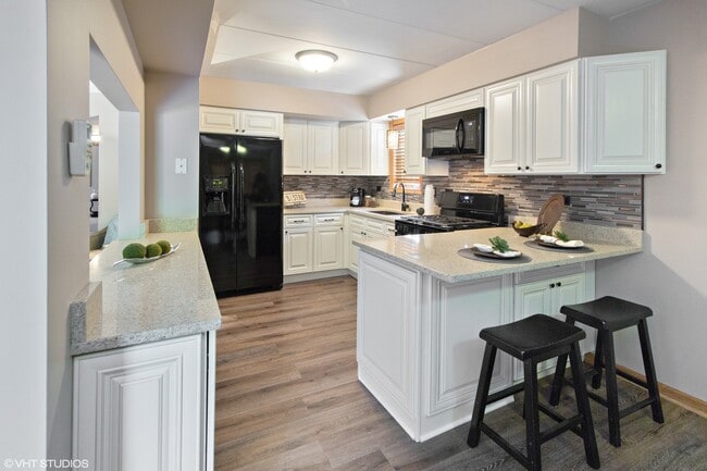 Building Photo - 616 E 5th Ave