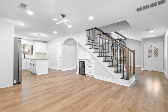 Building Photo - 100 Park Cir