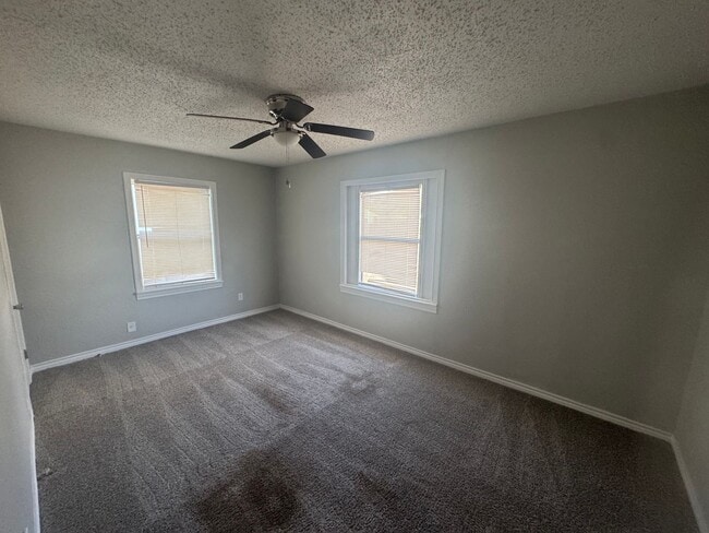 Building Photo - 3 bedroom, 1 bath