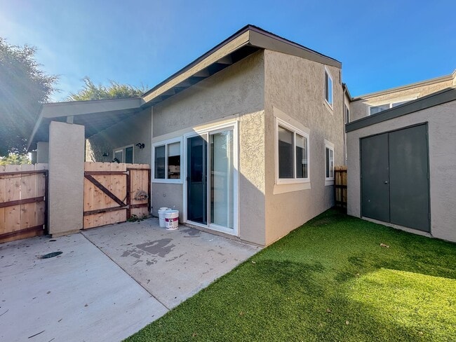 Building Photo - Completely Renovated 3+ Bed, 2 Bath Tierra...