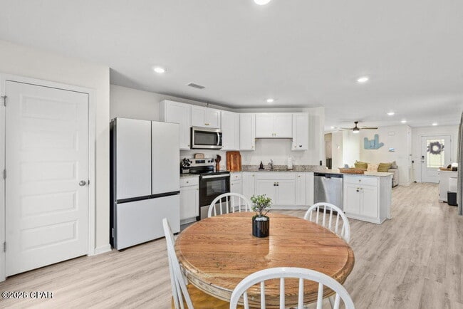 Building Photo - 6587 Kettles St