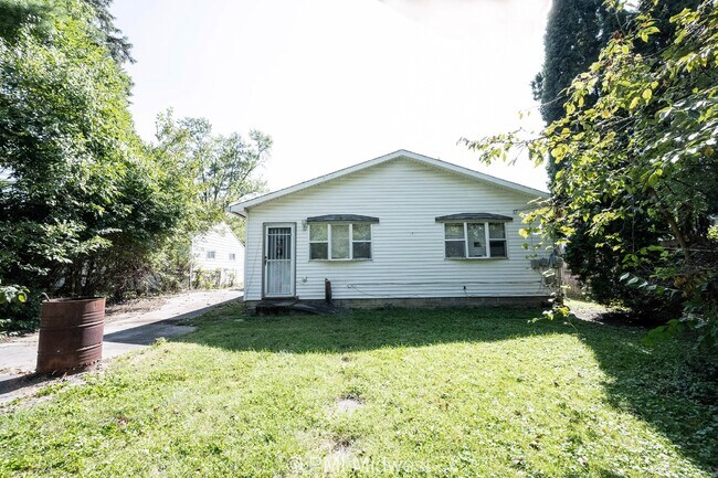 Building Photo - 3748 N Hawthorne Ln