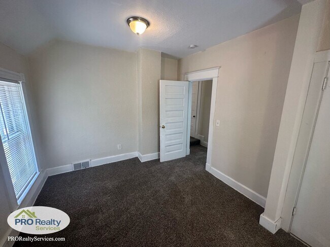 Building Photo - 2 Bedroom Home with an Office/Den Space