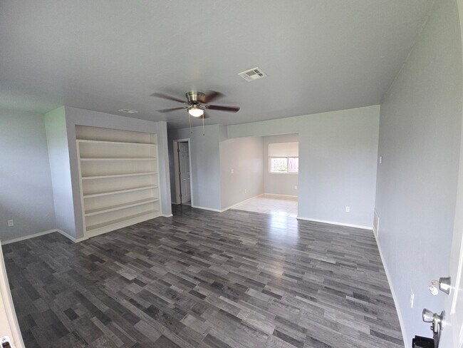 Living room - 1500 Regency Blvd