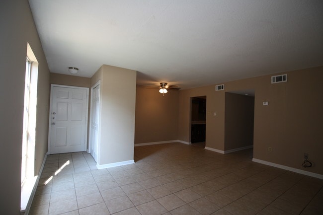 Building Photo - Longleaf Pointe Apartments