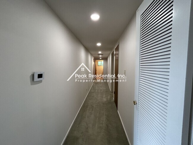 Building Photo - Charming 3 bedroom 2 bathroom House!