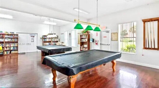 Building Photo - 2841 Somerset Dr