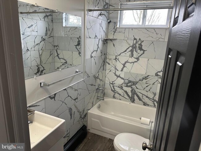 Building Photo - 517 Morgan Ave