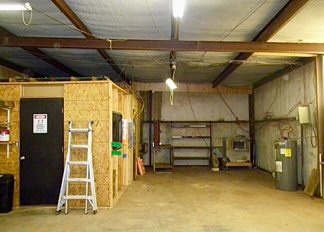 Building Photo - 8707 Private Rd 7355