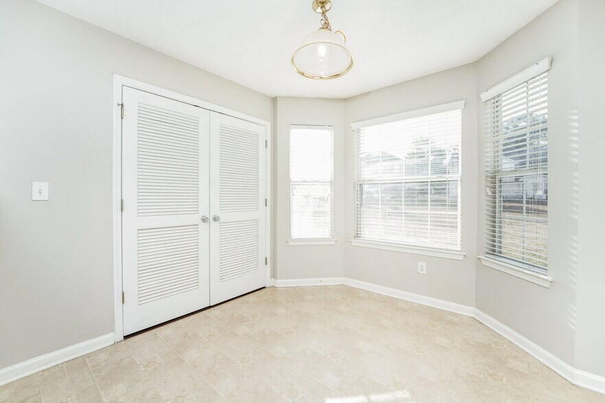 Building Photo - 425 Canoga Ct