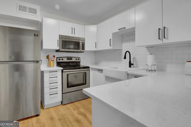 Primary Photo - 12 Vista Square NW