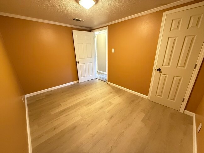 Building Photo - 4831 Saphire Ave