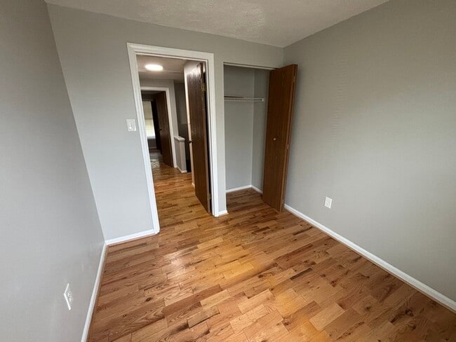 Building Photo - 3 bedrooms 3 bathrooms