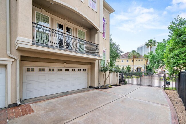 Building Photo - 5507 Val Verde St