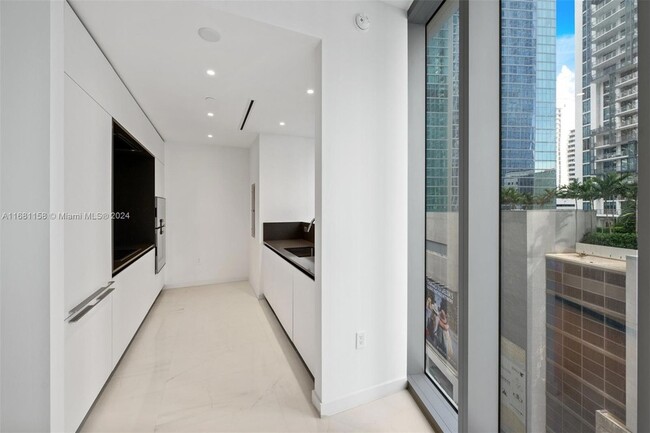 Building Photo - 300 Biscayne Blvd Way