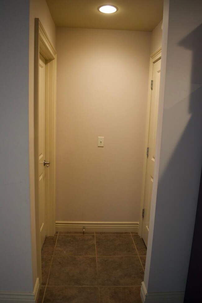 Building Photo - Marvelous 3 Bedroom House In Mill Creek Ma...