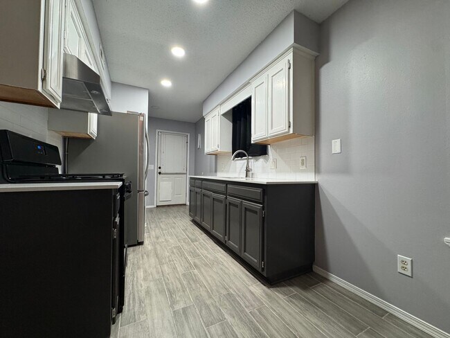 Building Photo - ***303 Southland Street***