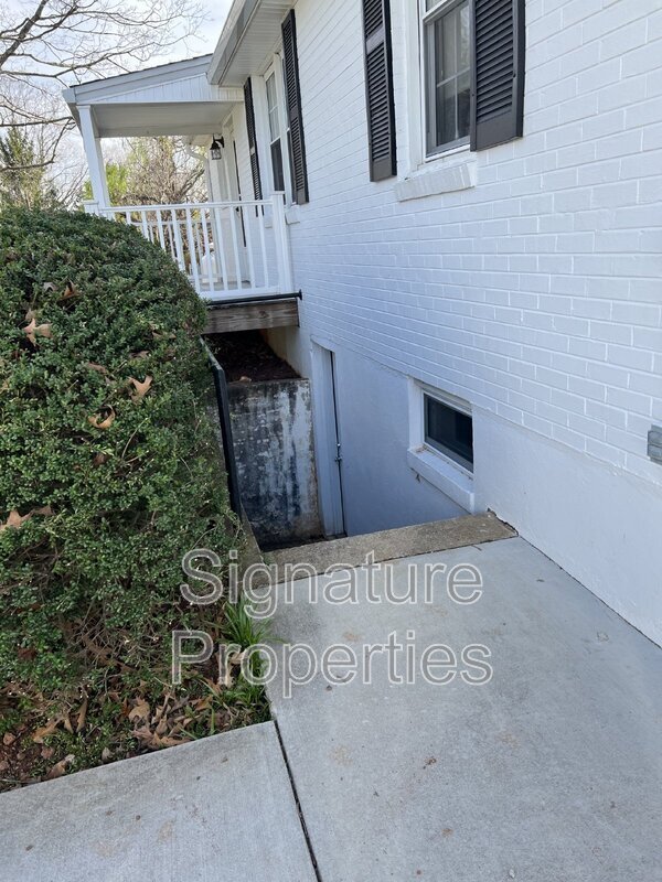 Building Photo - 1306 Oakwood St