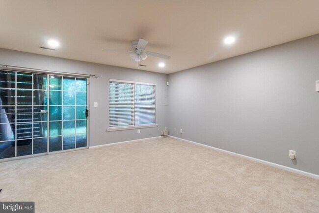 Building Photo - 43147 Huntsman Square