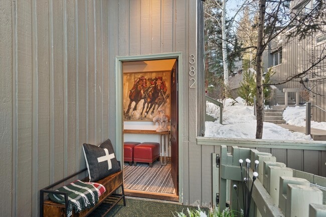 Building Photo - 382 Meadow Ranch Rd