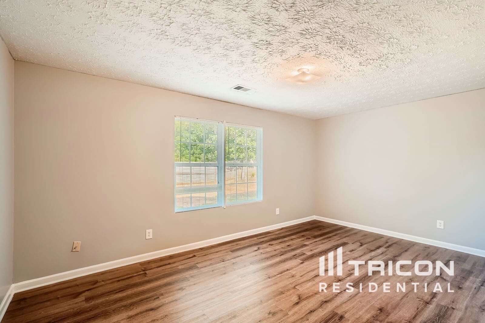 Building Photo - 1476 Steam Engine Way NE