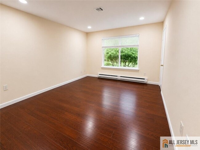 Building Photo - 441B Belford Rd