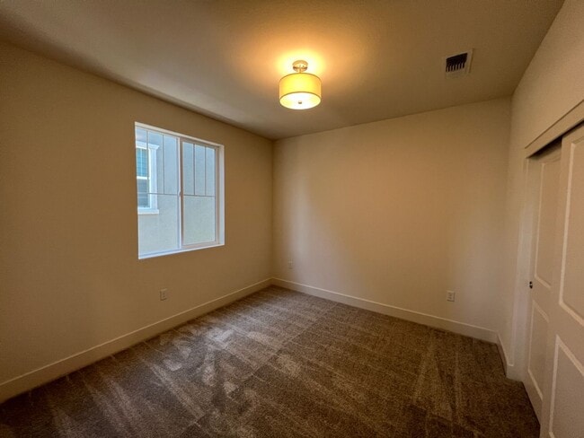 Building Photo - Newer Construction Home located in desirab...