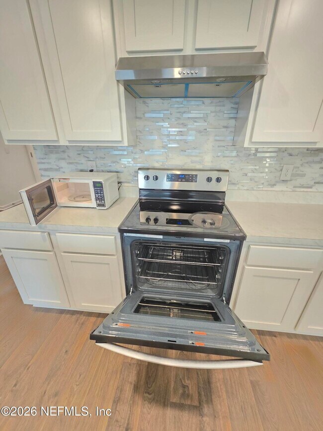 Building Photo - 2885 Oak Stream Dr