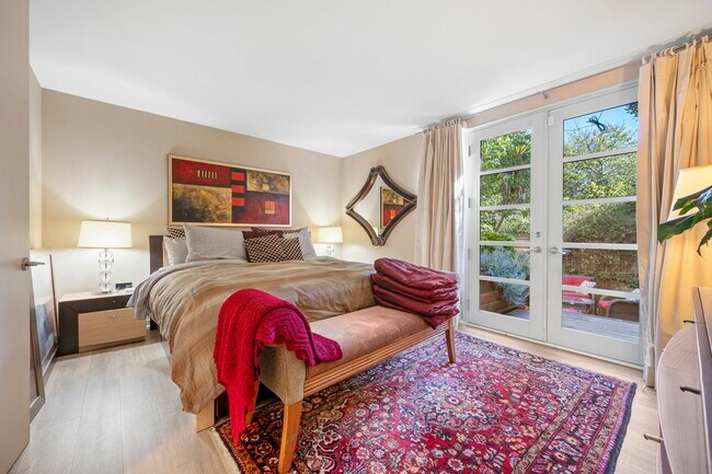 Building Photo - 2552 Hyde St