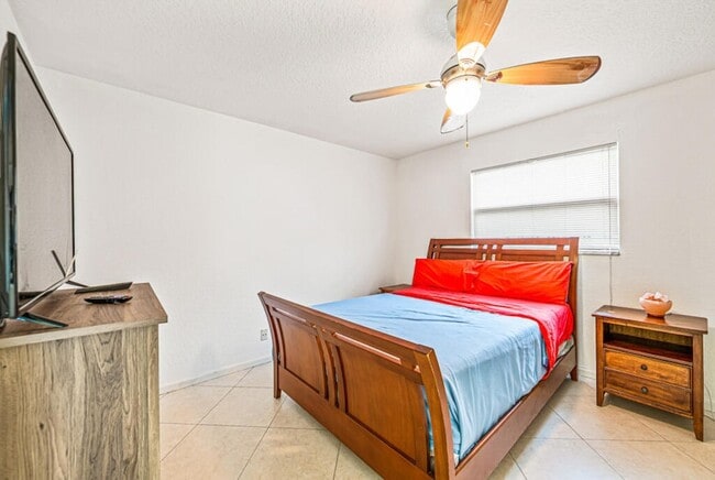 Building Photo - 1242 Wyndcliff Dr