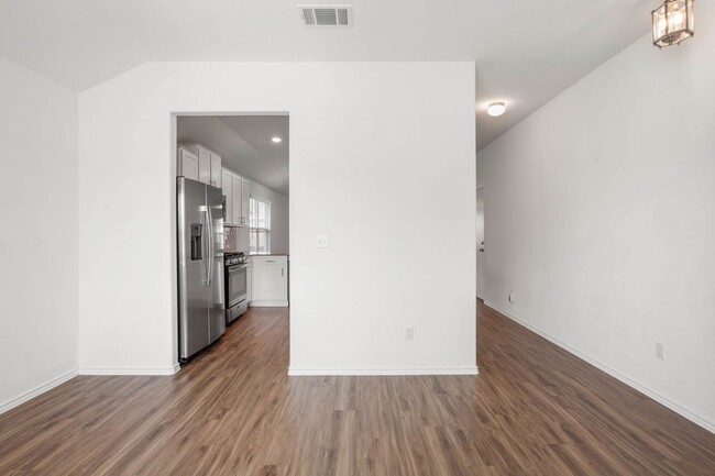 Building Photo - Spacious 3/2 in Kyle with oversized garage