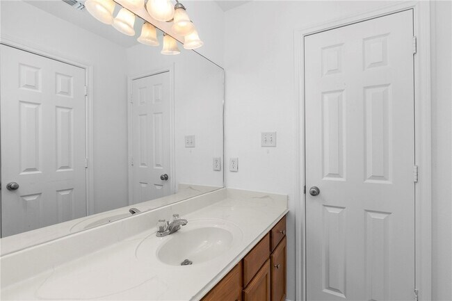 Building Photo - 3511 Farah Dr