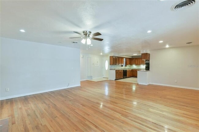 Building Photo - 1828 SE Lake Weir Ave