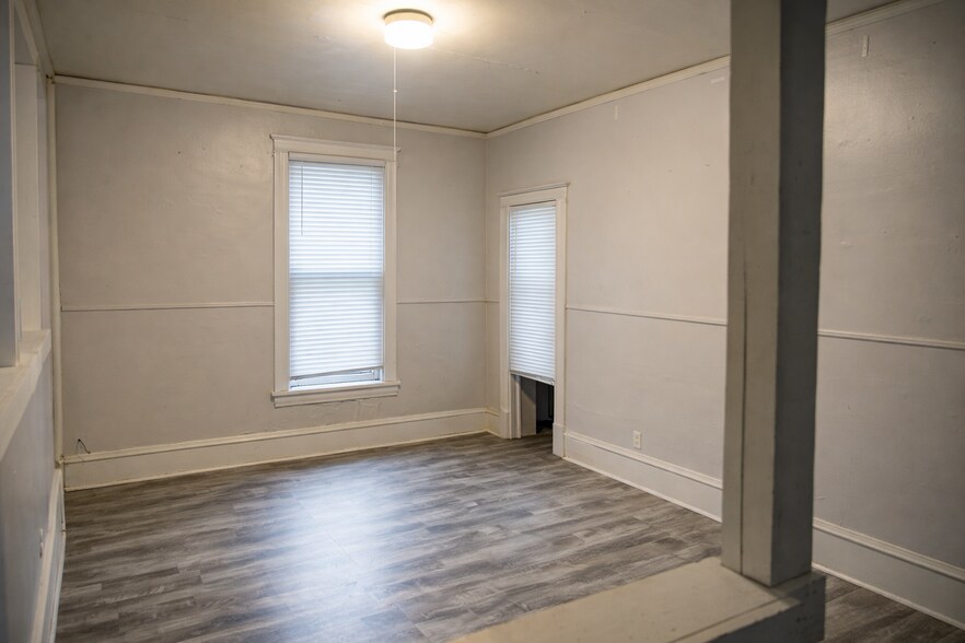 Building Photo - 1212 Como Ave SE