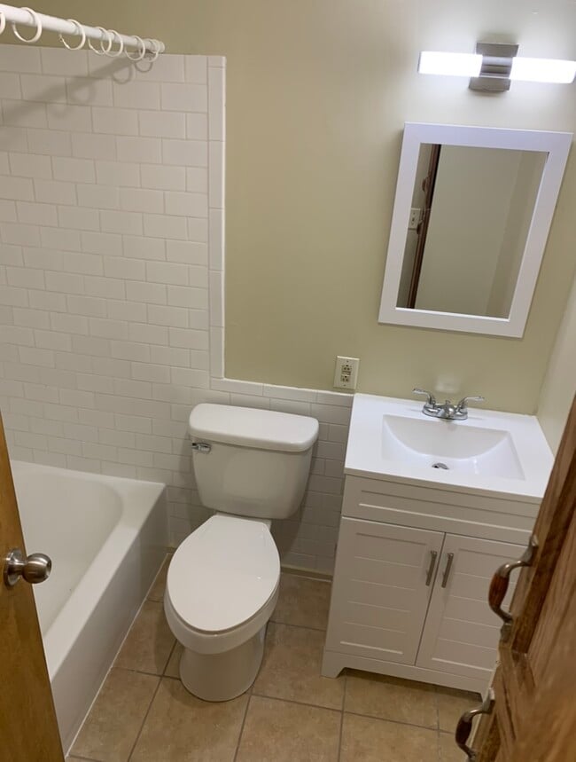 Building Photo - 723