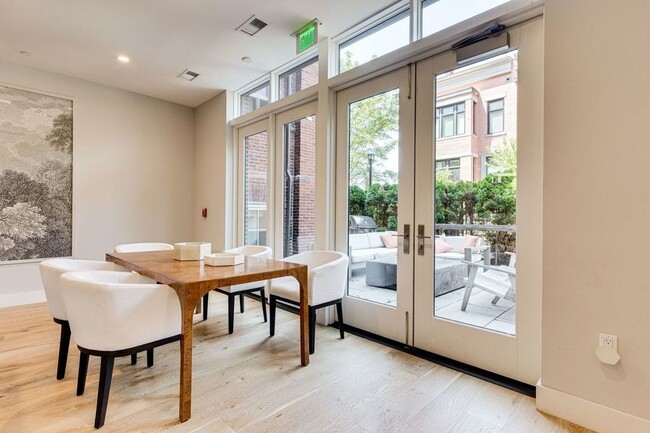 Building Photo - Stunning Capitol Hill One-Bedroom!