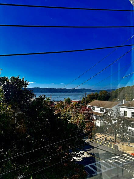 Primary Photo - 19 Main St