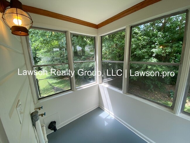 Building Photo - Two Bedroom Home In Salem with Spacious Ya...